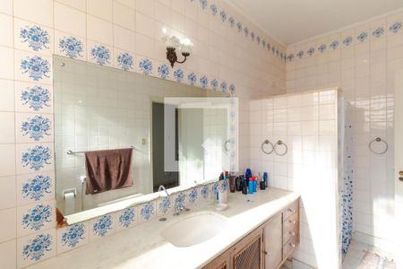 Casa à venda com 306m², 5 quartos e 6 vagas Casa à venda com 306m², 5 quartos e 6 vagasBanheiro 01