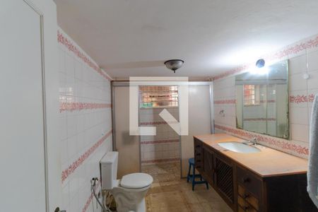 Casa à venda com 306m², 5 quartos e 6 vagas Casa à venda com 306m², 5 quartos e 6 vagasBanheiro 02