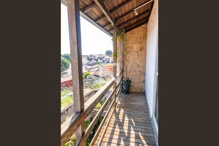 Casa à venda com 113m², 4 quartos e 3 vagas Casa à venda com 113m², 4 quartos e 3 vagasQuintal