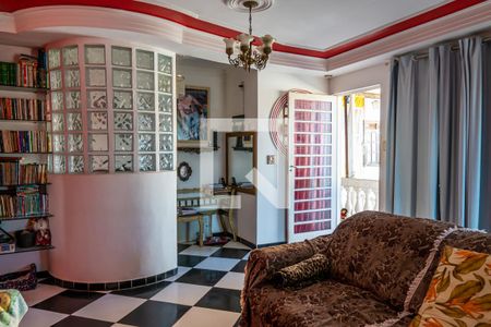 Casa à venda com 113m², 4 quartos e 3 vagas Casa à venda com 113m², 4 quartos e 3 vagasSala