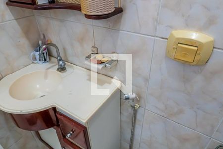 Casa à venda com 113m², 4 quartos e 3 vagas Casa à venda com 113m², 4 quartos e 3 vagasBanheiro