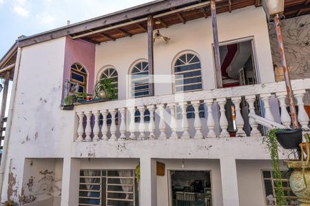 Casa à venda com 113m², 4 quartos e 3 vagas Casa à venda com 113m², 4 quartos e 3 vagasQuintal