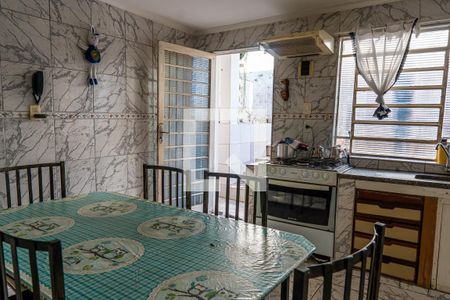 Casa à venda com 113m², 4 quartos e 3 vagas Casa à venda com 113m², 4 quartos e 3 vagasCozinha