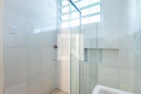 Banheiro de kitnet/studio para alugar com 1 quarto, 28m² em Ponta da Praia, Santos