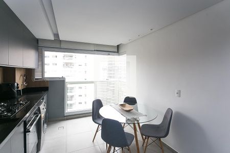 cozinha / serviço  / varanda de apartamento para alugar com 2 quartos, 57m² em Panamby, São Paulo