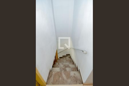 Casa à venda com 99m², 3 quartos e 2 vagasEscada Sala/Quartos 