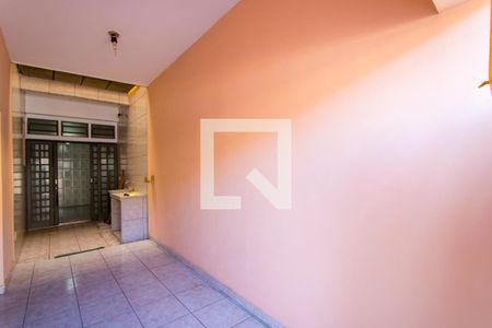 Casa à venda com 140m², 2 quartos e 2 vagas Casa à venda com 140m², 2 quartos e 2 vagasCorredor