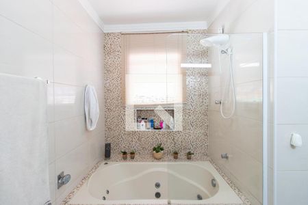 Casa à venda com 200m², 3 quartos e 4 vagasBanheiro do Quarto 1