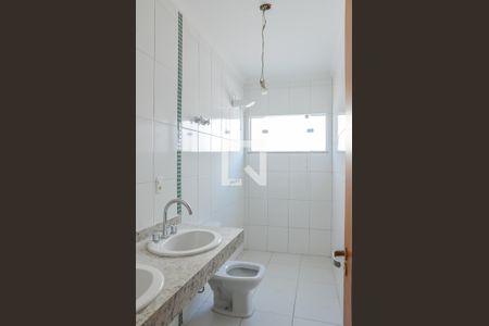 Casa à venda com 179m², 3 quartos e 4 vagas Casa à venda com 179m², 3 quartos e 4 vagasBanheiro da Suíte