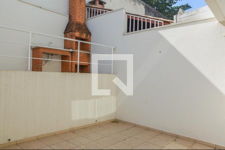 Casa à venda com 179m², 3 quartos e 4 vagas Casa à venda com 179m², 3 quartos e 4 vagasQuintal