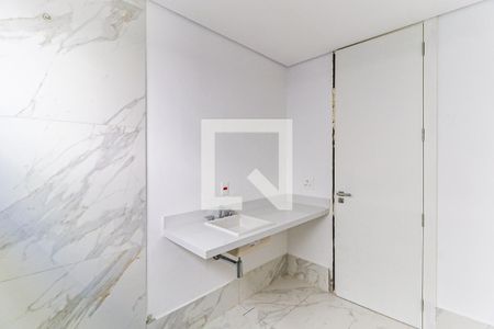 Casa de condomínio à venda com 943m², 4 quartos e 6 vagas Casa de condomínio à venda com 943m², 4 quartos e 6 vagasBanheiro Suíte 2