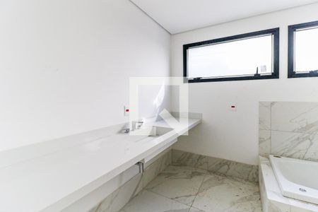 Casa de condomínio à venda com 850m², 4 quartos e 6 vagas Casa de condomínio à venda com 850m², 4 quartos e 6 vagasBanheiro 2 Suíte 4