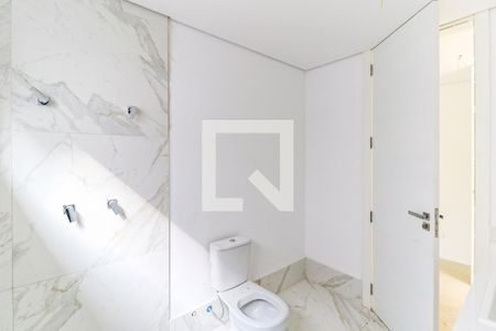 Casa de condomínio à venda com 850m², 4 quartos e 6 vagas Casa de condomínio à venda com 850m², 4 quartos e 6 vagasBanheiro Suíte 1