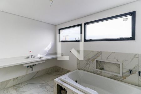 Casa de condomínio à venda com 850m², 4 quartos e 6 vagas Casa de condomínio à venda com 850m², 4 quartos e 6 vagasBanheiro 2 Suíte 4