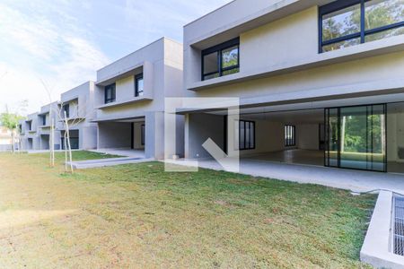 Casa de condomínio à venda com 850m², 4 quartos e 6 vagas Casa de condomínio à venda com 850m², 4 quartos e 6 vagasJardim