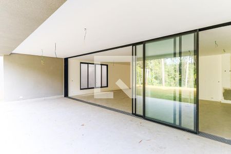 Casa de condomínio à venda com 850m², 4 quartos e 6 vagas Casa de condomínio à venda com 850m², 4 quartos e 6 vagasVaranda