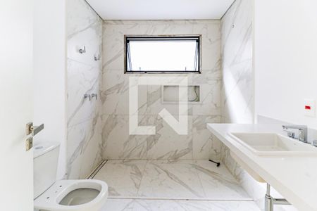 Casa de condomínio à venda com 850m², 4 quartos e 6 vagas Casa de condomínio à venda com 850m², 4 quartos e 6 vagasBanheiro Suíte 2