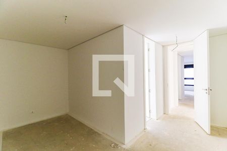 Casa de condomínio à venda com 838m², 4 quartos e 6 vagas Casa de condomínio à venda com 838m², 4 quartos e 6 vagasCloset Suíte 4