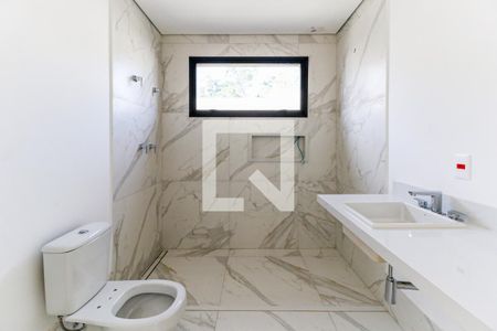 Casa de condomínio à venda com 845m², 4 quartos e 6 vagas Casa de condomínio à venda com 845m², 4 quartos e 6 vagasBanheiro Suíte 2