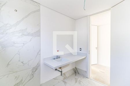 Casa de condomínio à venda com 845m², 4 quartos e 6 vagas Casa de condomínio à venda com 845m², 4 quartos e 6 vagasBanheiro Suíte 2
