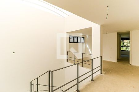 Casa de condomínio à venda com 828m², 4 quartos e 6 vagas Casa de condomínio à venda com 828m², 4 quartos e 6 vagasHall quartos