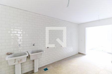 Casa de condomínio à venda com 828m², 4 quartos e 6 vagas Casa de condomínio à venda com 828m², 4 quartos e 6 vagasÁrea de Serviço