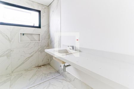 Casa de condomínio à venda com 828m², 4 quartos e 6 vagas Casa de condomínio à venda com 828m², 4 quartos e 6 vagasBanheiro Suíte 2
