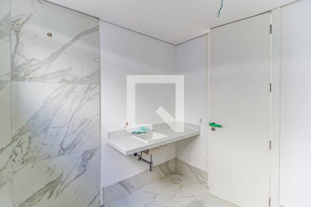 Casa de condomínio à venda com 935m², 4 quartos e 6 vagas Casa de condomínio à venda com 935m², 4 quartos e 6 vagasBanheiro Suíte 2