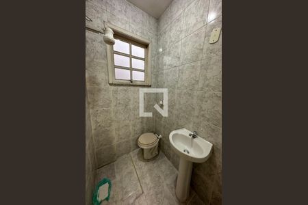 Casa à venda com 395m², 5 quartos e 2 vagas Casa à venda com 395m², 5 quartos e 2 vagasBanheiro da Suíte 4