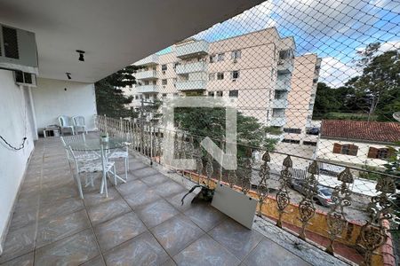 Casa à venda com 395m², 5 quartos e 2 vagas Casa à venda com 395m², 5 quartos e 2 vagasVaranda da Suíte e Quarto 1
