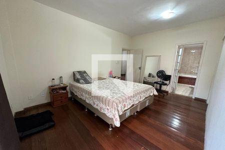 Casa à venda com 395m², 5 quartos e 2 vagas Casa à venda com 395m², 5 quartos e 2 vagasSuíte 1