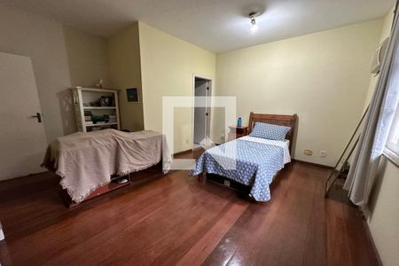 Casa à venda com 395m², 5 quartos e 2 vagas Casa à venda com 395m², 5 quartos e 2 vagasSuíte 2