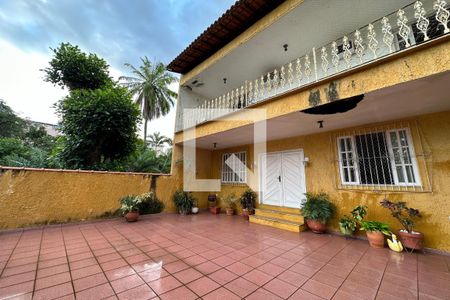 Casa à venda com 395m², 5 quartos e 2 vagas Casa à venda com 395m², 5 quartos e 2 vagasVaranda da Sala