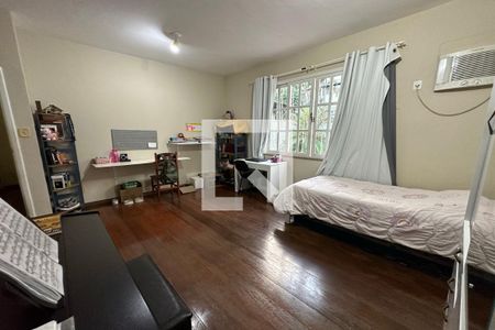 Casa à venda com 395m², 5 quartos e 2 vagas Casa à venda com 395m², 5 quartos e 2 vagasSuíte 3