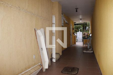 Casa à venda com 395m², 5 quartos e 2 vagasCorredor area externa