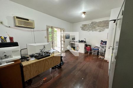 Casa à venda com 395m², 5 quartos e 2 vagas Casa à venda com 395m², 5 quartos e 2 vagasQuarto 1