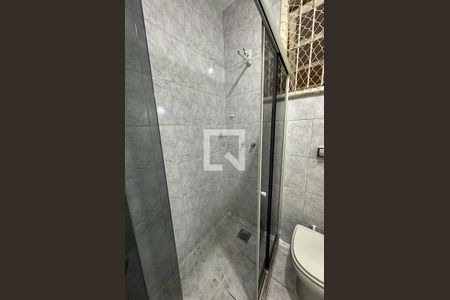 Casa à venda com 395m², 5 quartos e 2 vagas Casa à venda com 395m², 5 quartos e 2 vagasBanheiro social