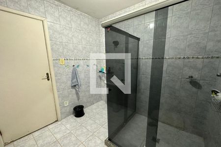 Casa à venda com 395m², 5 quartos e 2 vagas Casa à venda com 395m², 5 quartos e 2 vagasBanheiro da Suíte 2