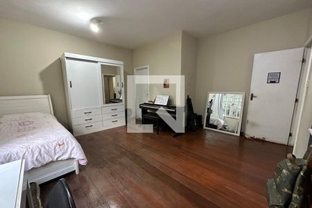 Casa à venda com 395m², 5 quartos e 2 vagas Casa à venda com 395m², 5 quartos e 2 vagasSuíte 3