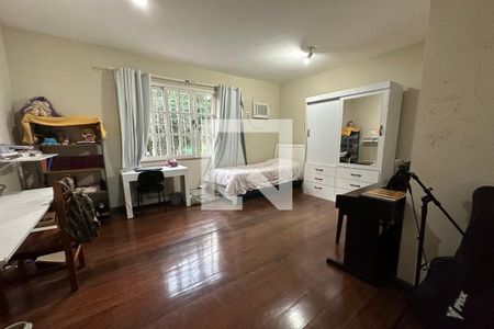 Casa à venda com 395m², 5 quartos e 2 vagas Casa à venda com 395m², 5 quartos e 2 vagasSuíte 3