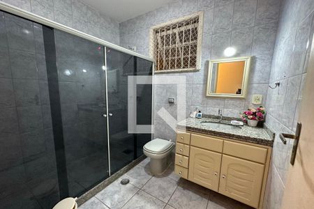 Casa à venda com 395m², 5 quartos e 2 vagas Casa à venda com 395m², 5 quartos e 2 vagasBanheiro social