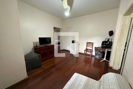 Casa à venda com 395m², 5 quartos e 2 vagas Casa à venda com 395m², 5 quartos e 2 vagasSala de TV 3 andar