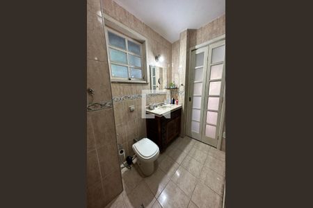 Casa à venda com 395m², 5 quartos e 2 vagas Casa à venda com 395m², 5 quartos e 2 vagasBanheiro da Suíte 1