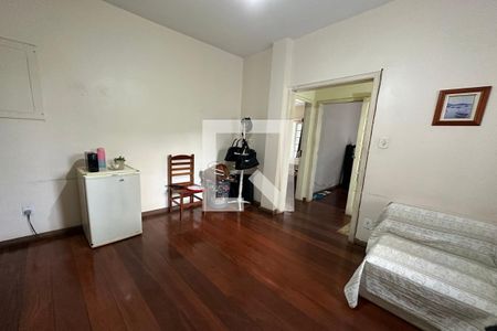 Casa à venda com 395m², 5 quartos e 2 vagas Casa à venda com 395m², 5 quartos e 2 vagasSala de TV 3 andar