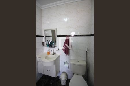 Casa à venda com 240m², 3 quartos e 6 vagasBanheiro do Quarto 1 - Suíte