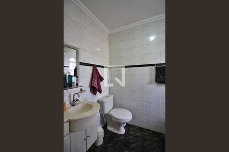 Casa à venda com 240m², 3 quartos e 6 vagasBanheiro do Quarto 1 - Suíte