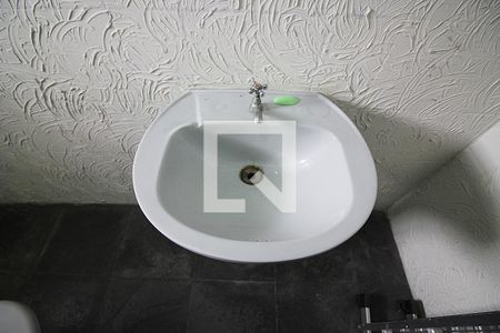 Casa à venda com 240m², 3 quartos e 6 vagasBanheiro de serviço