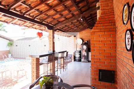 Casa à venda com 120m², 3 quartos e 3 vagas Casa à venda com 120m², 3 quartos e 3 vagasEspaço Gourmet