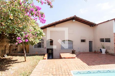 Casa à venda com 120m², 3 quartos e 3 vagas Casa à venda com 120m², 3 quartos e 3 vagasQuintal