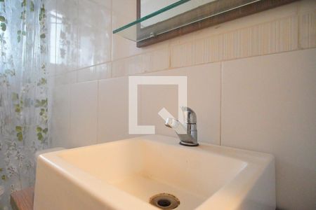 Banheiro de apartamento para alugar com 1 quarto, 40m² em Chácara das Pedras, Porto Alegre